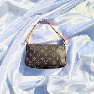 🍯SOLD LOUIS VUITTON MONOGRAM POCHETTE🍯